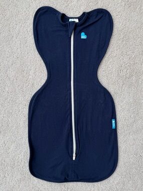 Love to dream Navy Baby Swaddle Pod with Contrast Zip